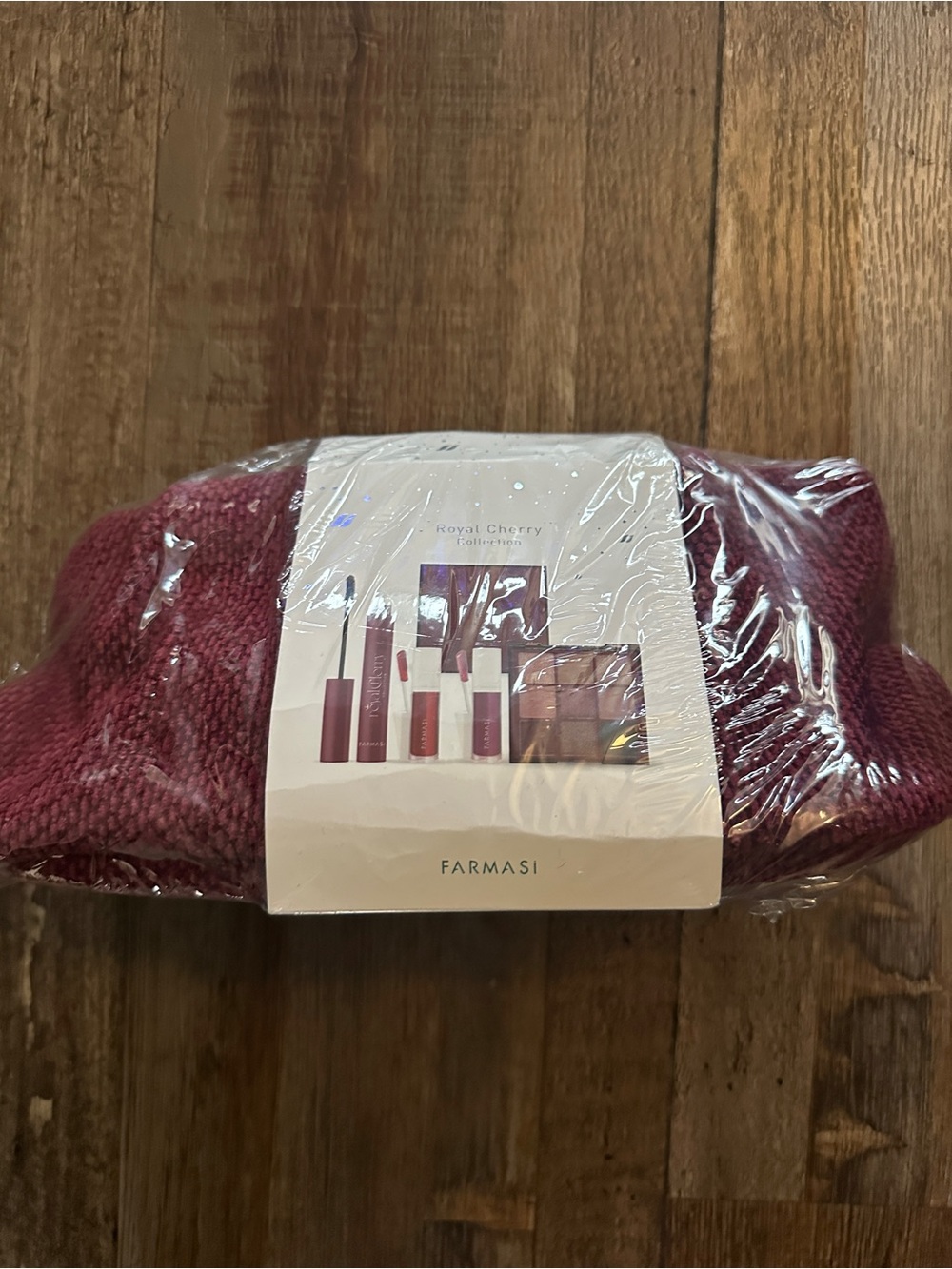 Farmasi Berry Red Cosmetic Gift Set with Knit Pouch